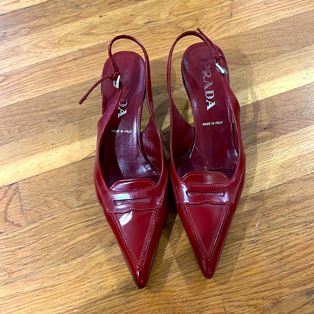 Authentic Prada red loafer kitten heels 👠
